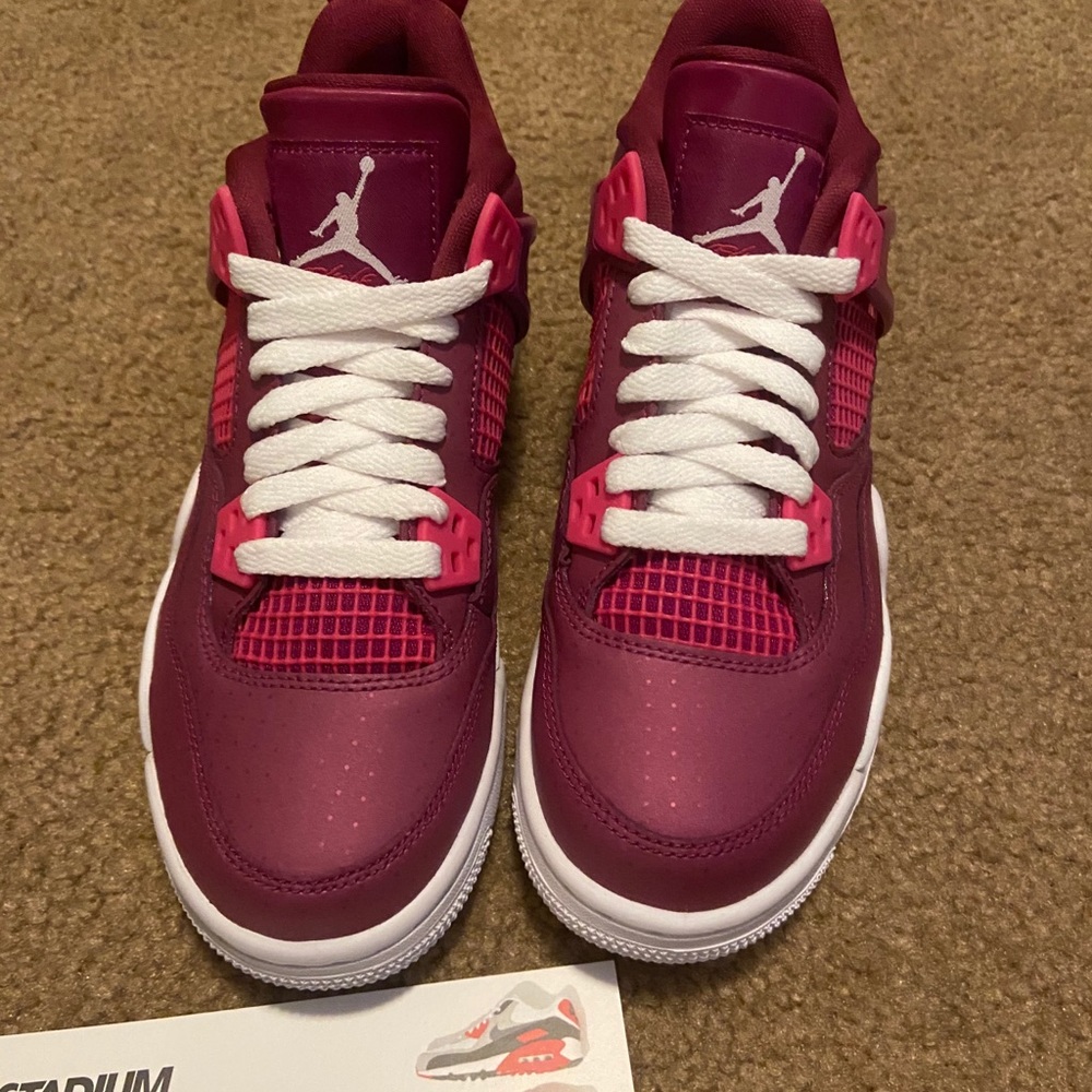 Brand New Jordan 4 Retro Valentines Day 2019 5Y